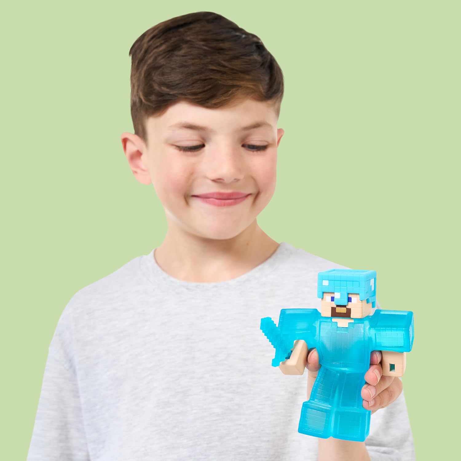 Steve Minecraft étirable avec épée, armure en diamant et diamant caché – Image 6