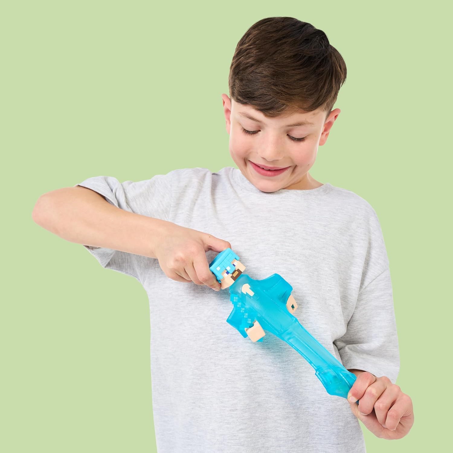Steve Minecraft étirable avec épée, armure en diamant et diamant caché – Image 3