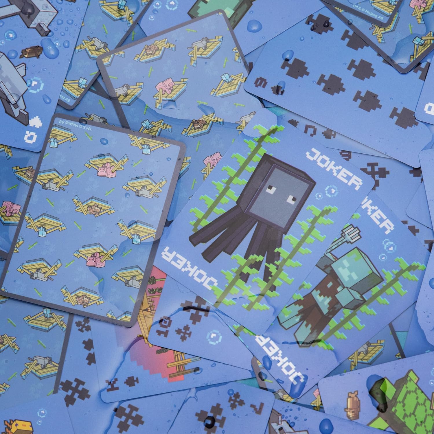 Cartes à jouer Minecraft imperméables Paladone avec étui en relief – Image 2